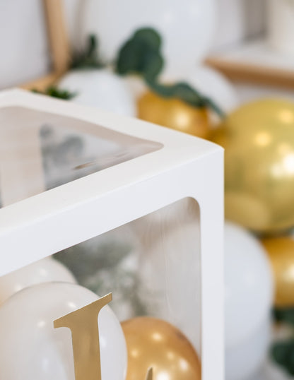 4 db fehér átlátszó lufival ellátott kocka, 30 db cm testreszabható dekoráció