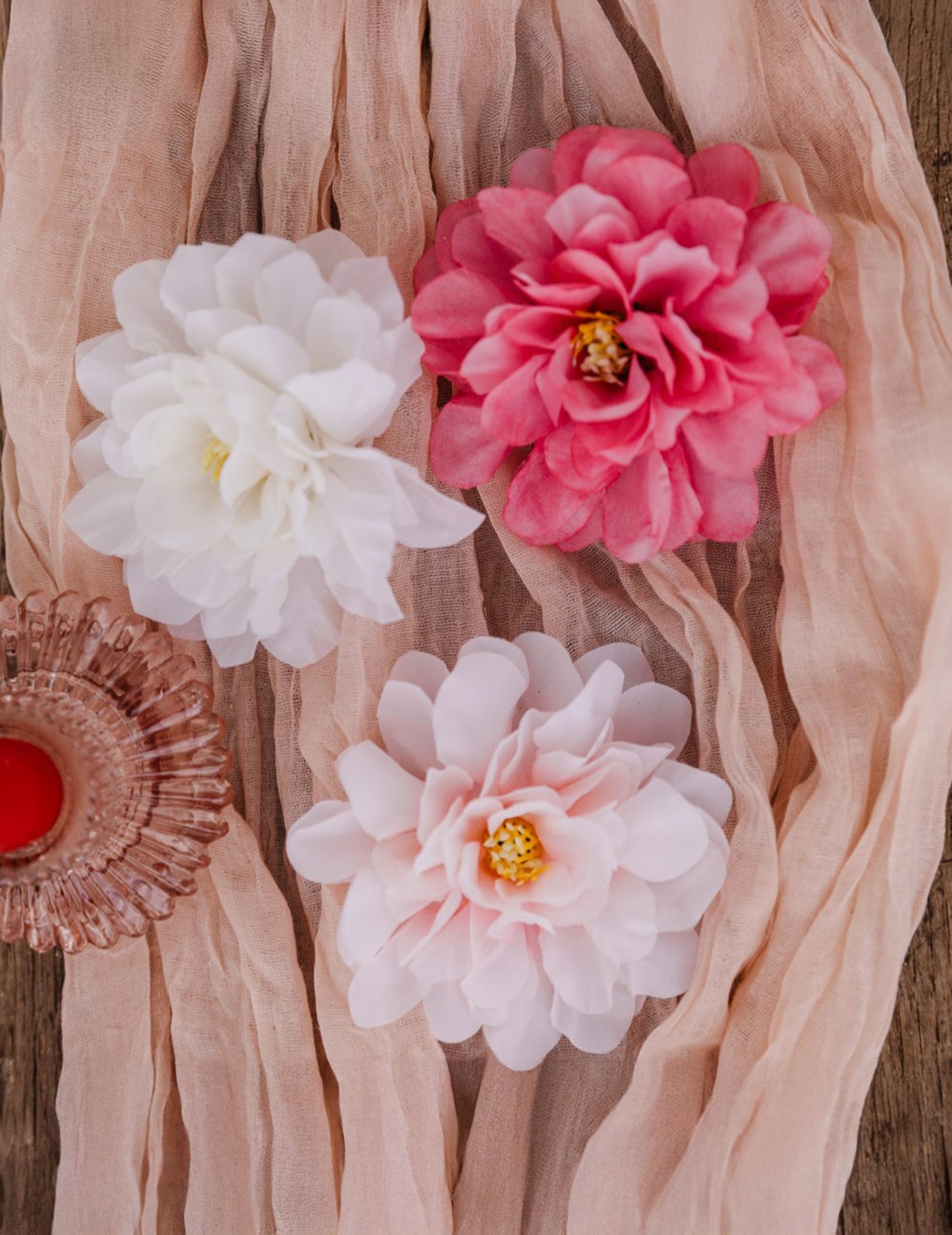 4 db fukszia színű, 9x9 cm-es, anyagból díszítésre