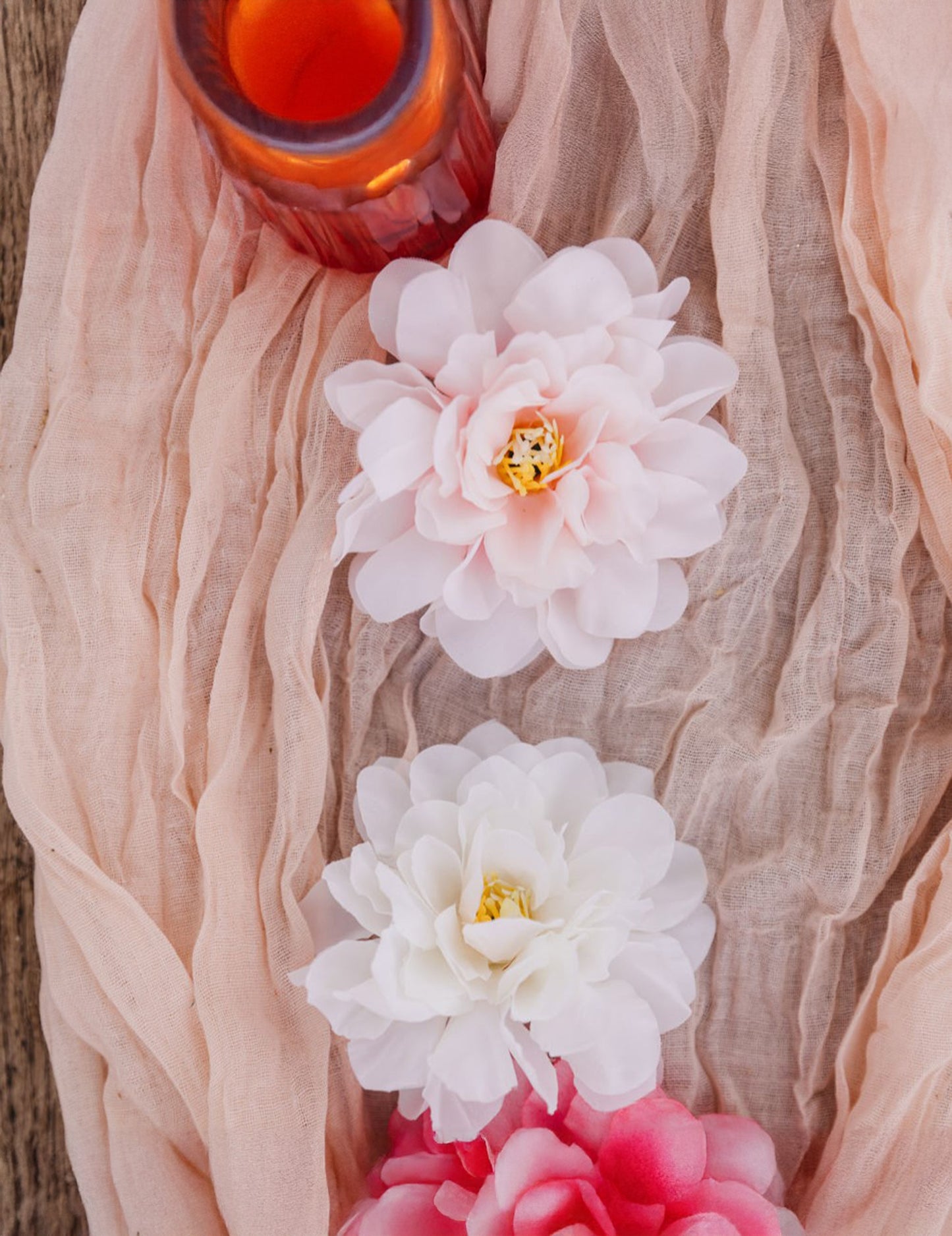 4 db fukszia színű, 9x9 cm-es, anyagból díszítésre