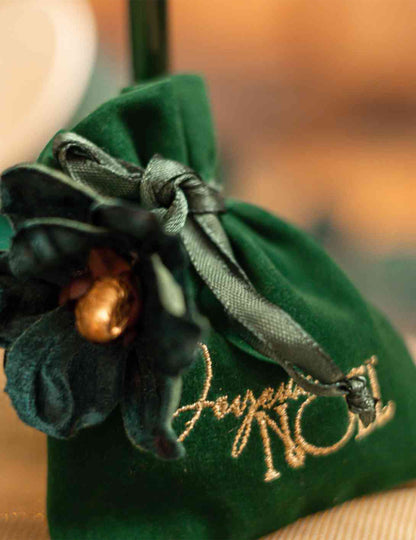 4 pochons Joyeux Noël velours vert anglais et or 9,5 x 11,5 cm