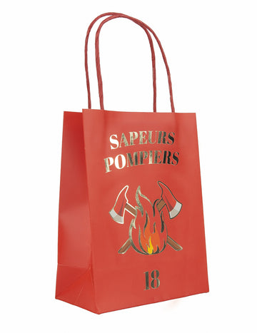 Piros papír ajándéktáska tűzoltó logóval