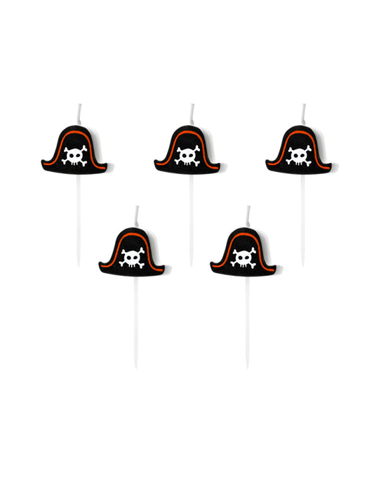 Mise en situation des bougies d'anniversaire sur pic chapeaux pirates