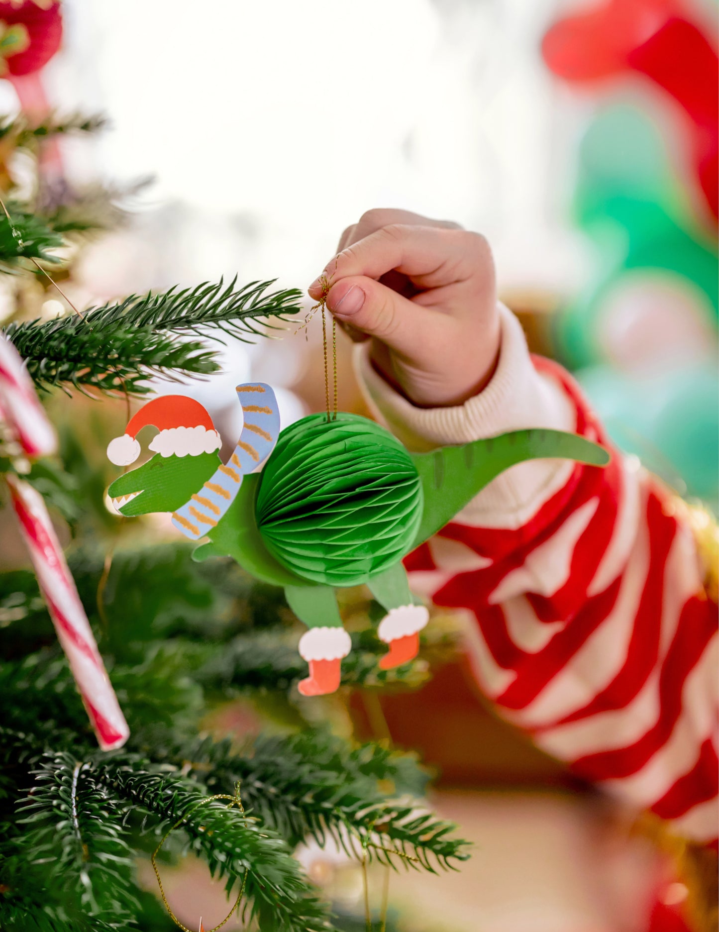 5 papír karácsonyfadísz felakasztásra