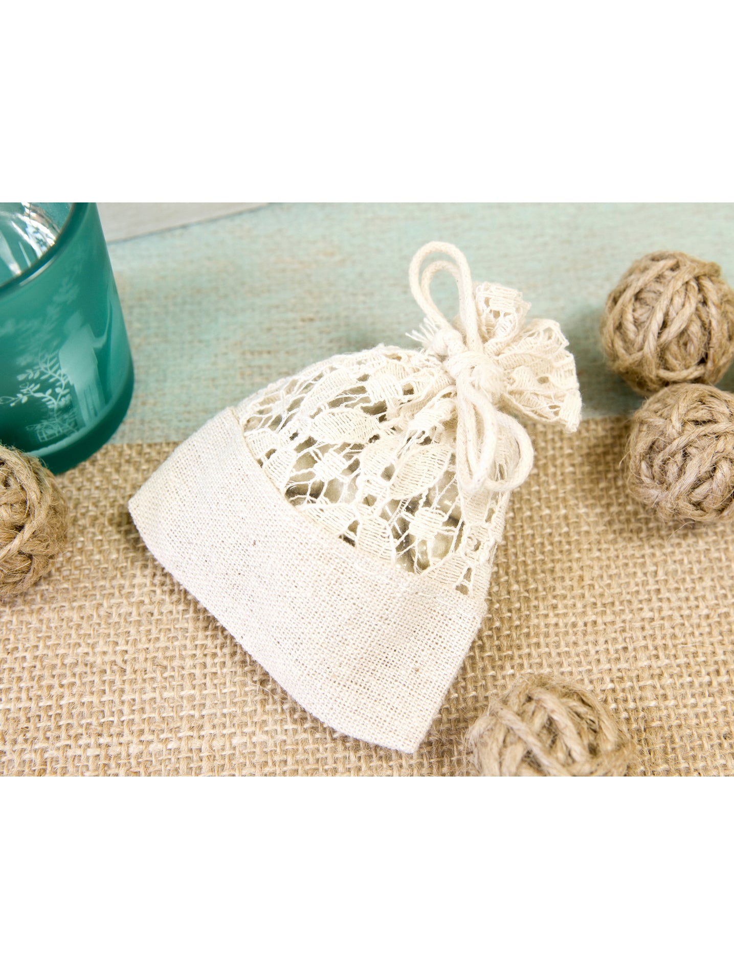 5 zsák lenvászonból és csipkéből 8 x 10 cm cukrozott mandulához 