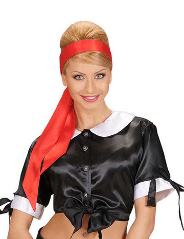 Piros szatén torony nő