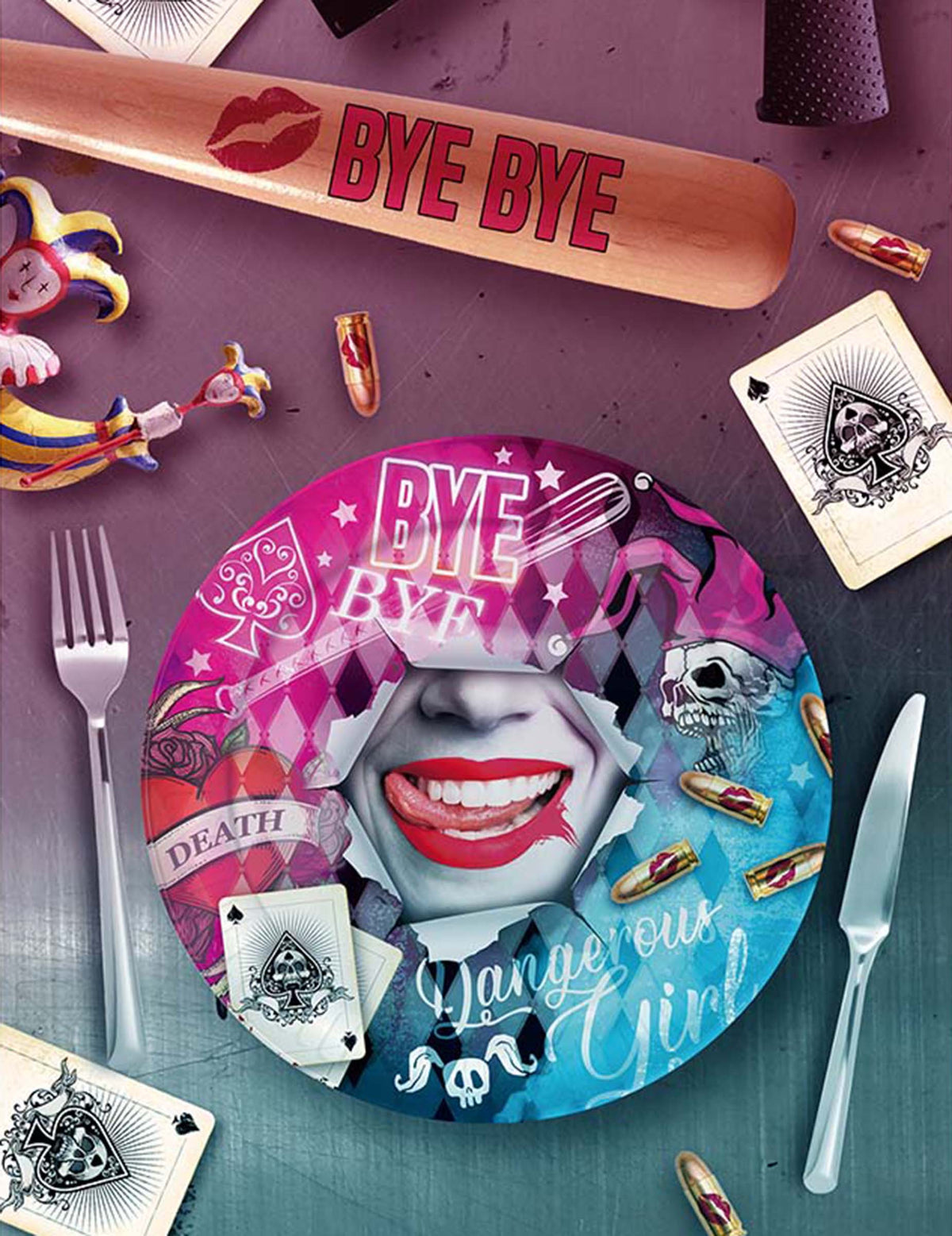 Mise en situation sur une table décorée de l'assiette Dangerous girl