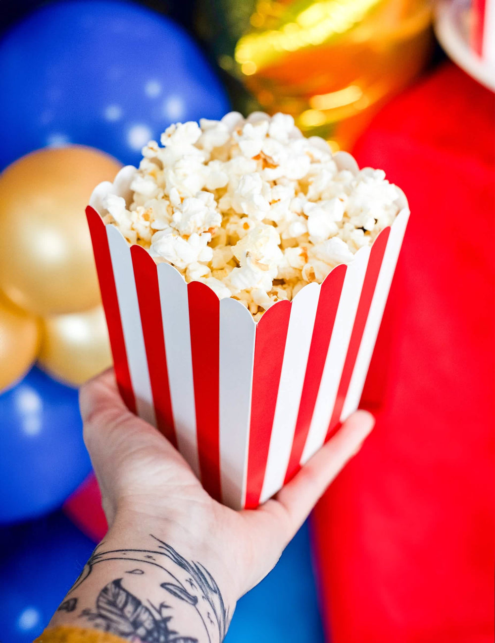 piros és fehér karton popcornos dobozok