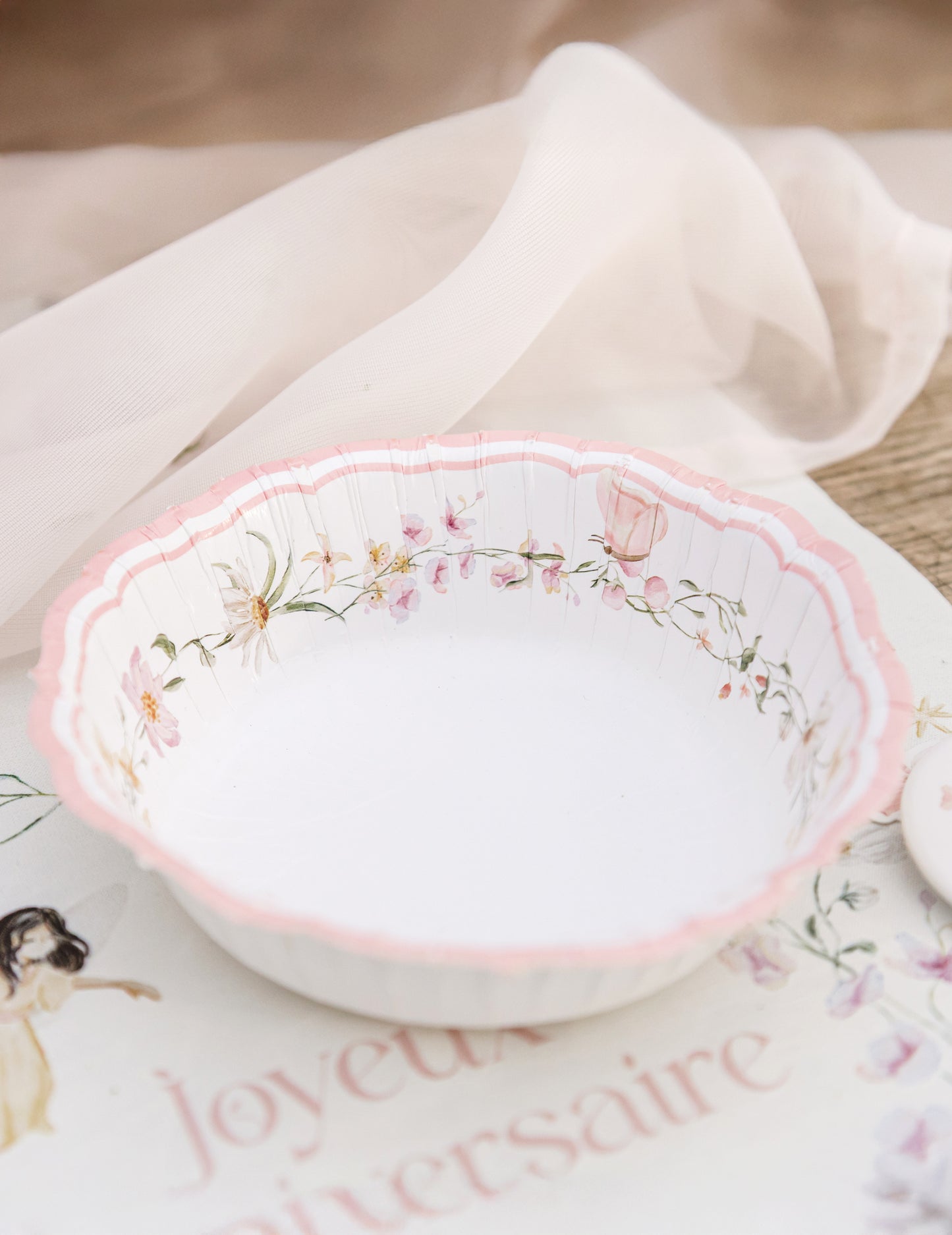 6 fehér és pasztellrózsaszín kartonból készült tündértál 13 cm születésnapra