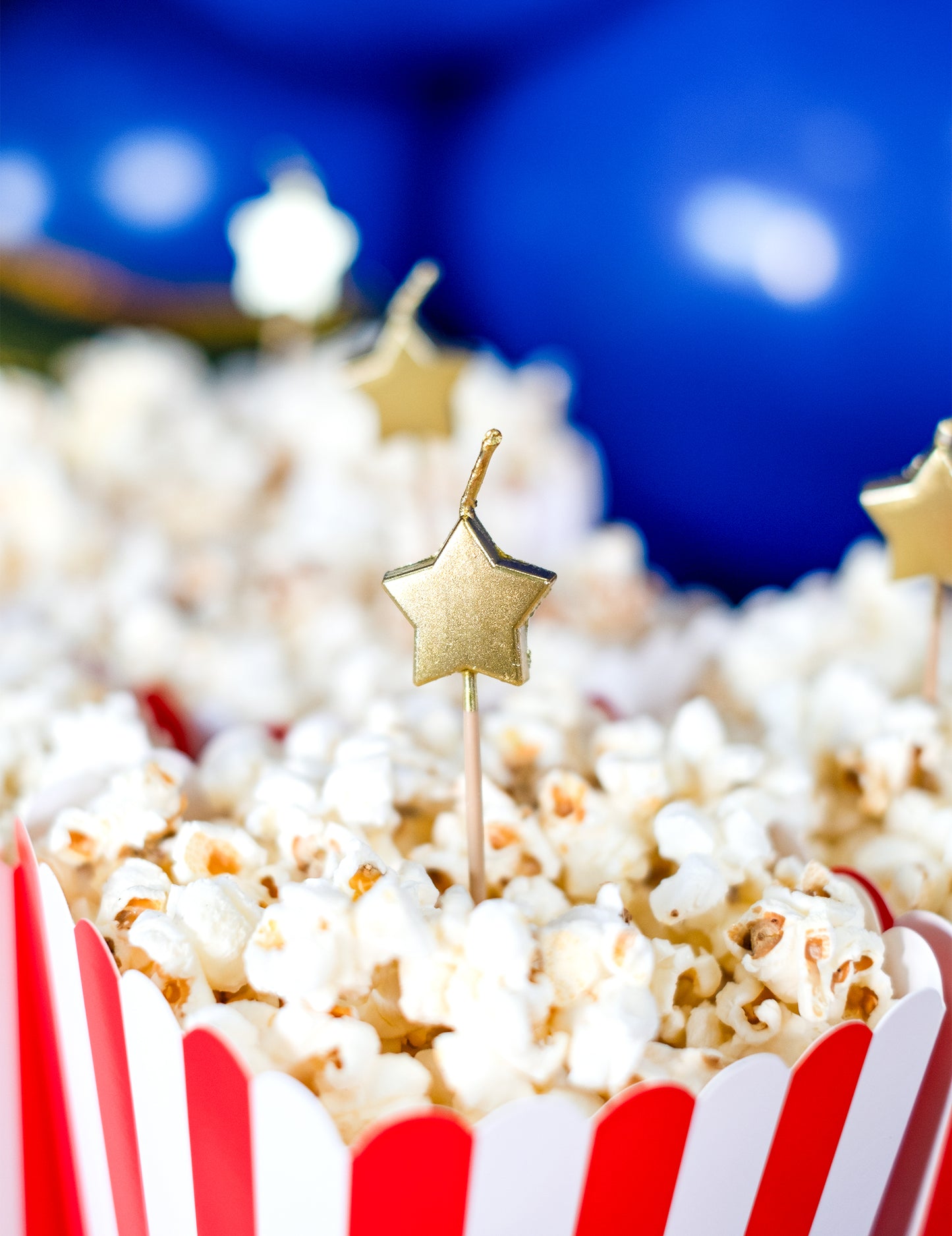 6 gyertya arany csillag alakú tortadíszeken