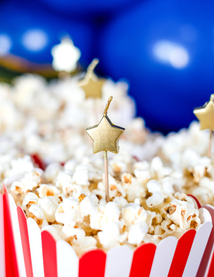 6 gyertya arany csillag alakú tortadíszeken