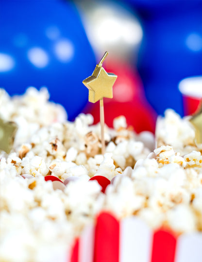 6 gyertya arany csillag alakú tortadíszeken