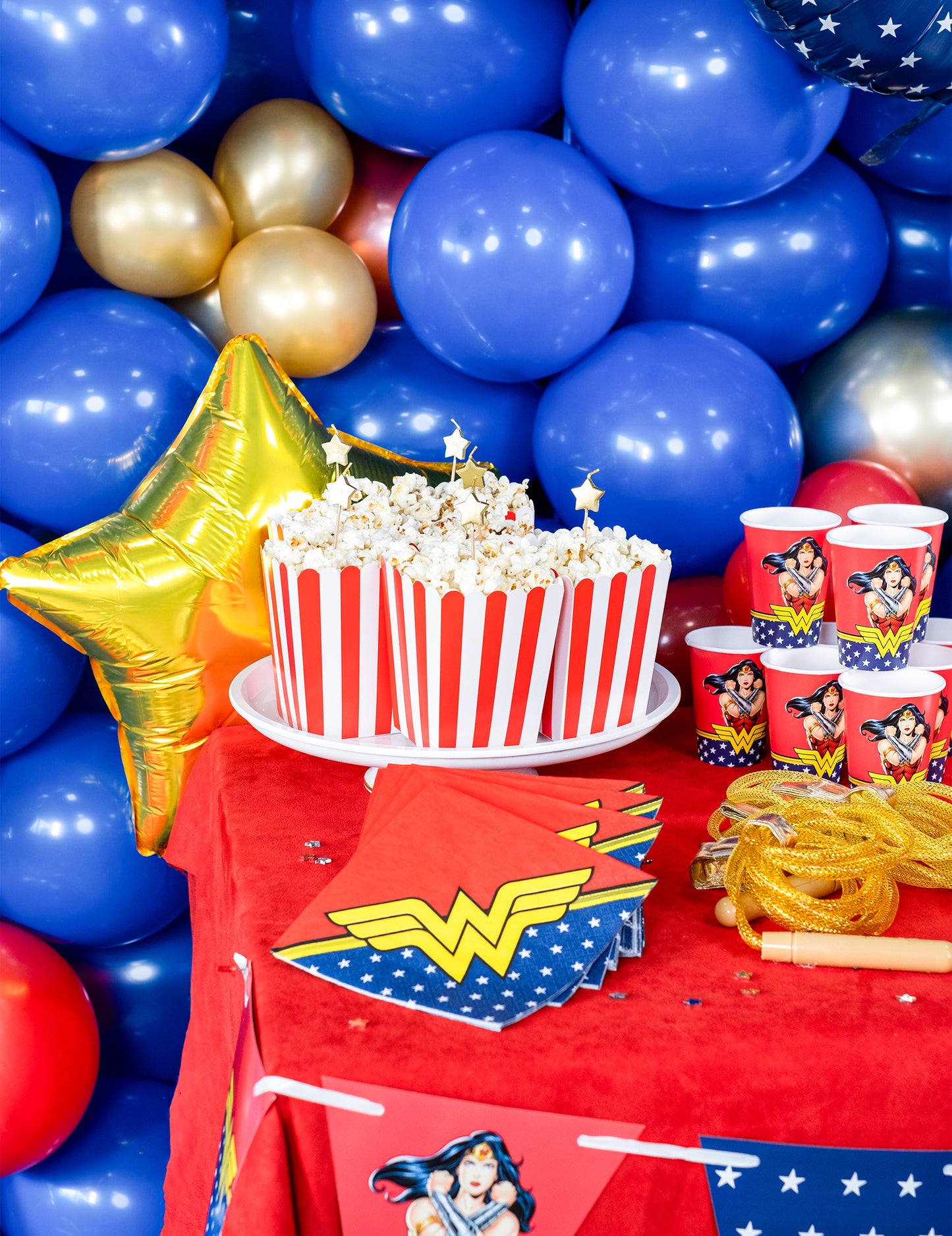 6 gyertya arany csillag alakú tortadíszeken