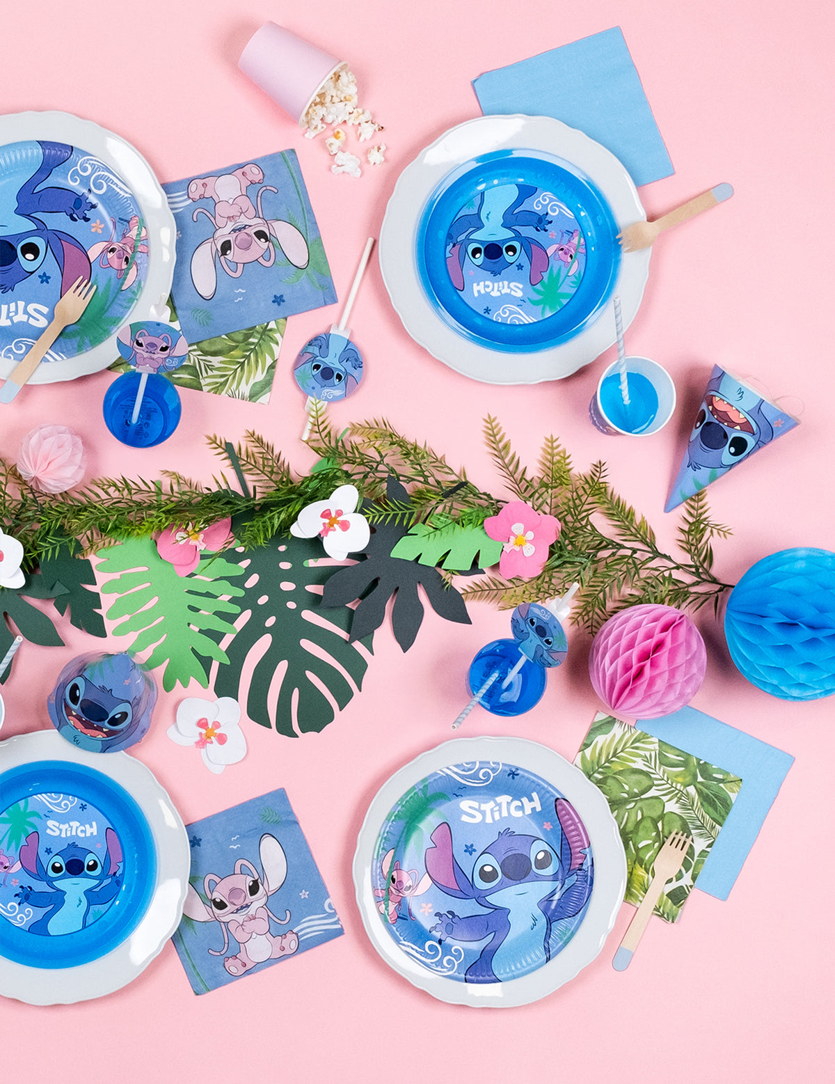 Vue d'ensemble de la décoration de table du chapeau de fête Stitch