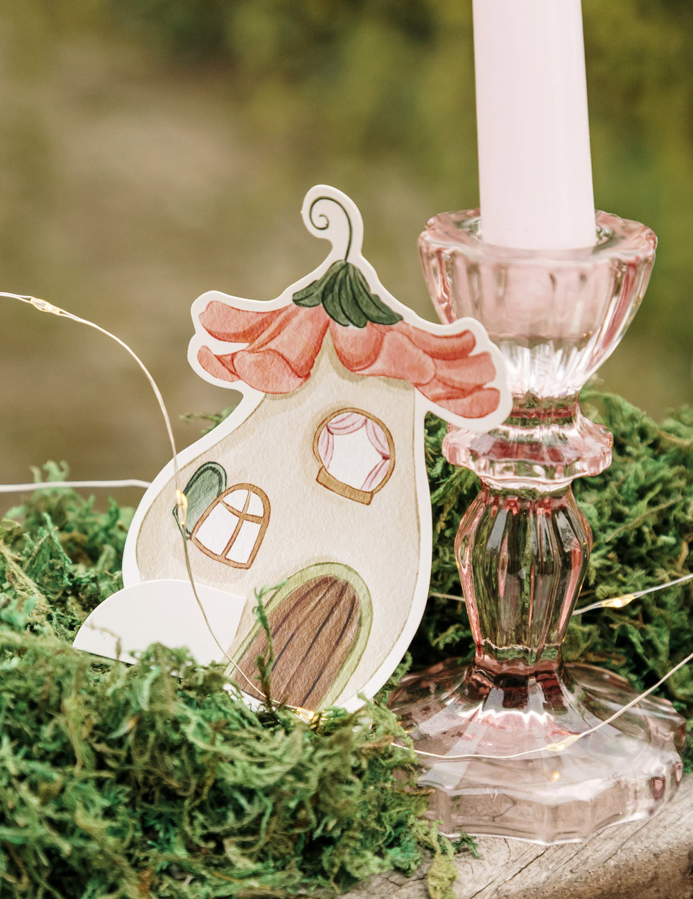 Détail d'une maisonnette en papier des 6 décorations à poser fée