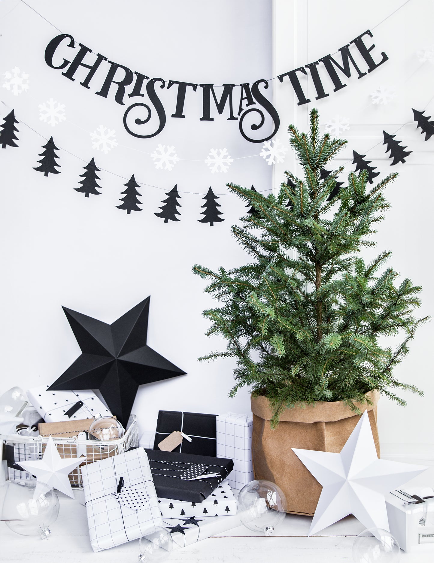 Mise en scène festive des 6 étoiles à suspendre 3D noël