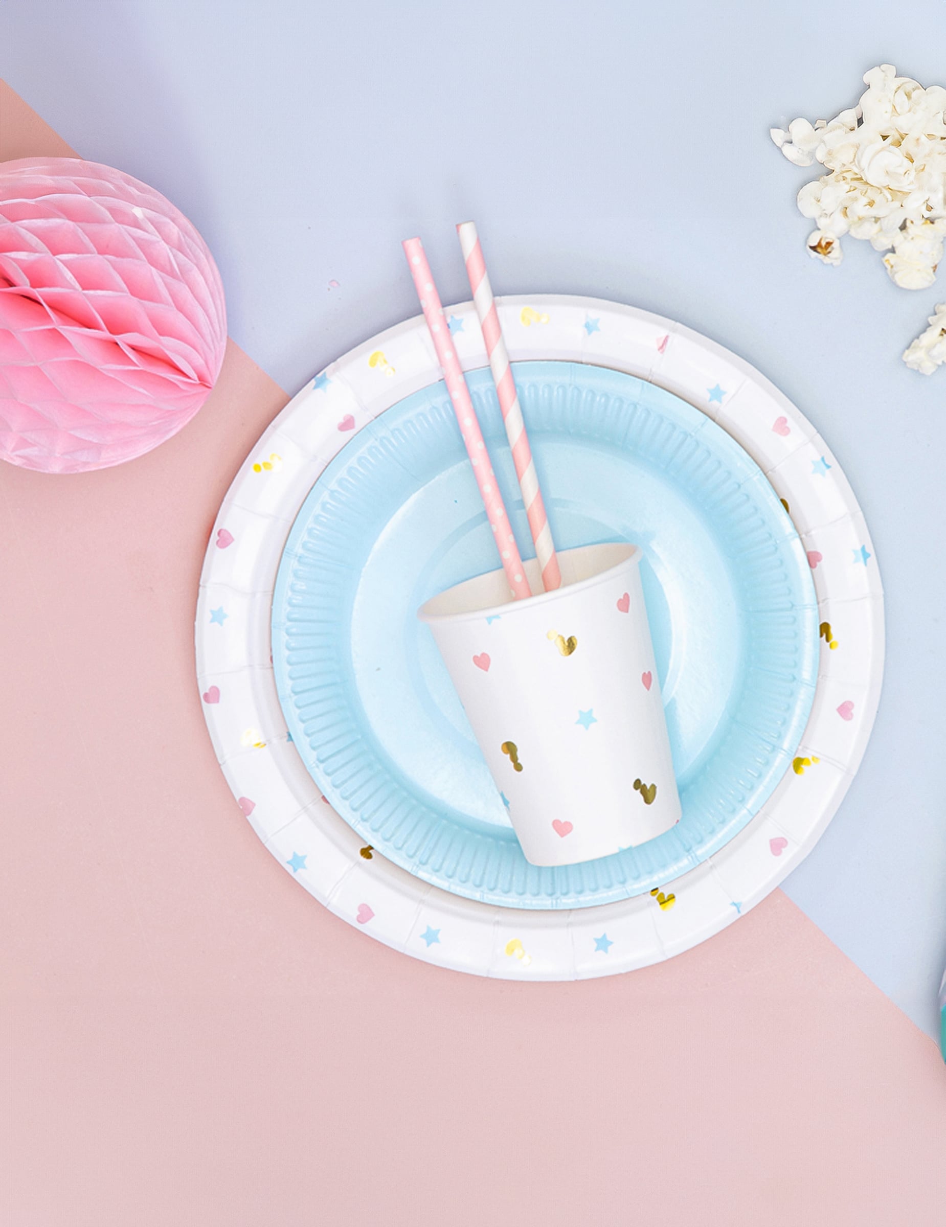 Mise en situation du gobelet en carton boy or girl pour baby shower