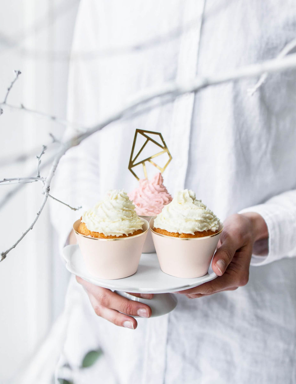 cupcake rózsaszín púderes és fémes arany karton díszítőelemek bemutatása