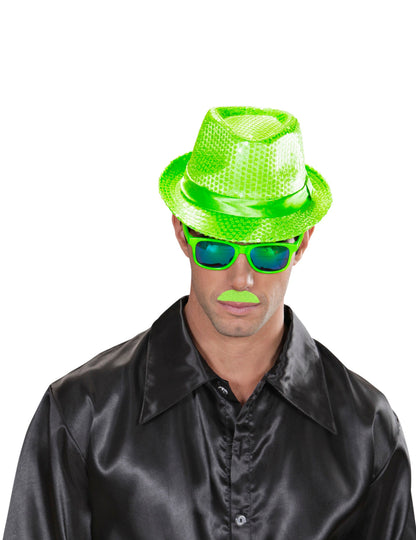 Mise en situation de la moustache vert fluo pour adulte