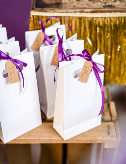 Vue d'ensemble de plusieurs exemplaires du sachet en papier mariage