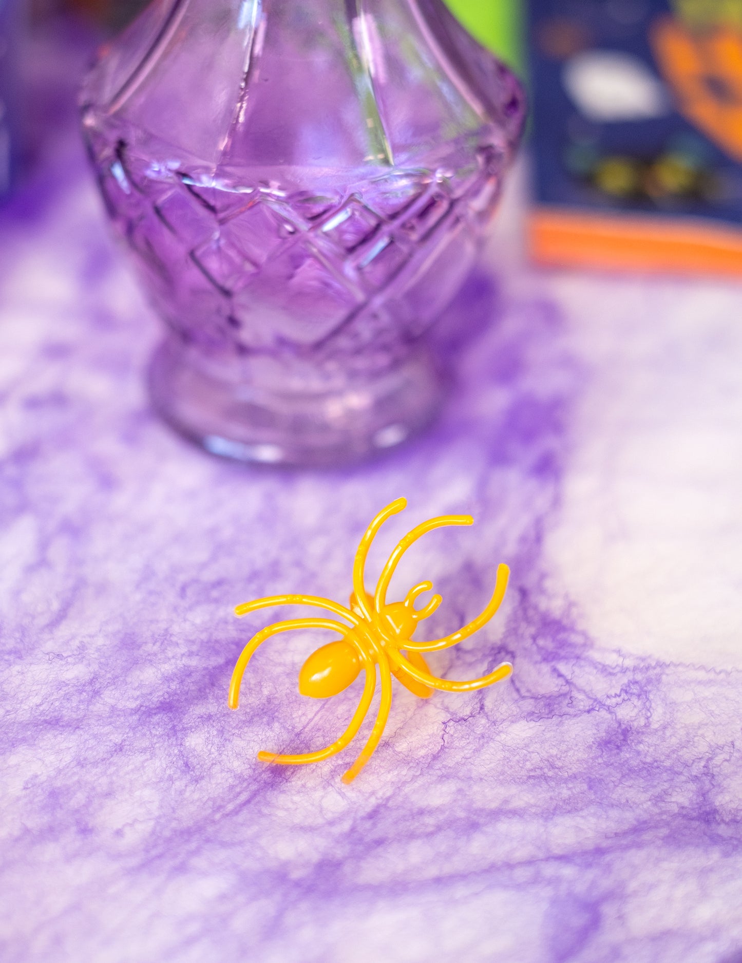 72 db 2 x 4-es műanyag denevér és pók cm Halloween gyűrűk