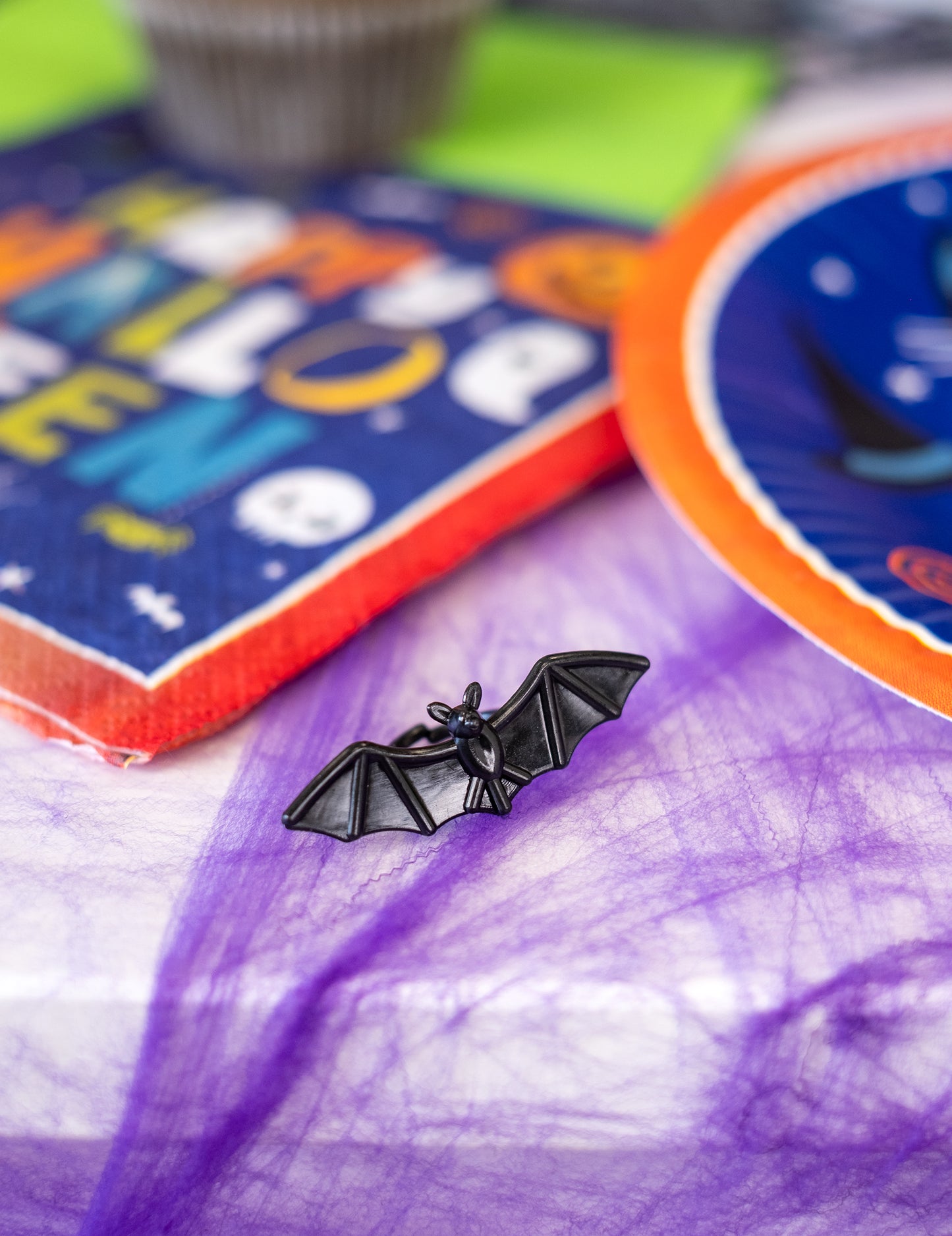 72 db 2 x 4-es műanyag denevér és pók cm Halloween gyűrűk