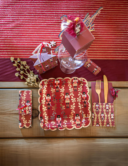 8 ünnepi diótörő tányér 23 cm piros négyzetek