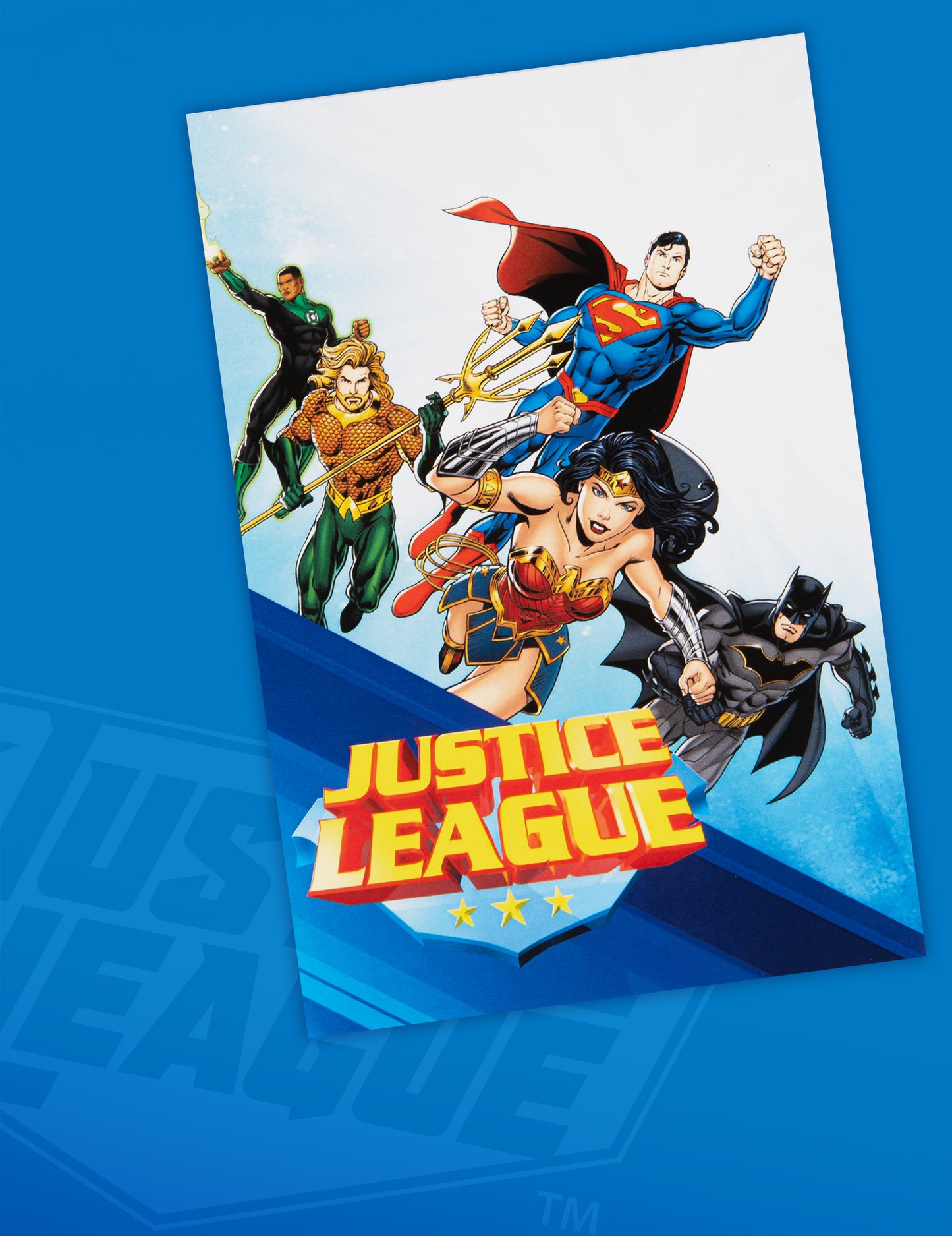 Vue de face de l'illustration des cartes d'invitation avec enveloppes Justice League
