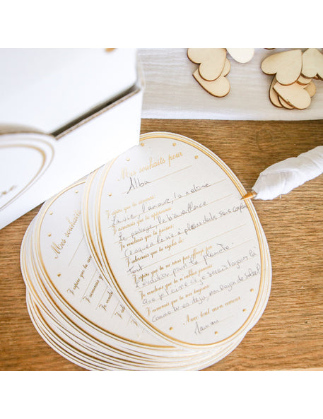 8 fehér és arany medál alakú babaváró üdvözlőkártya