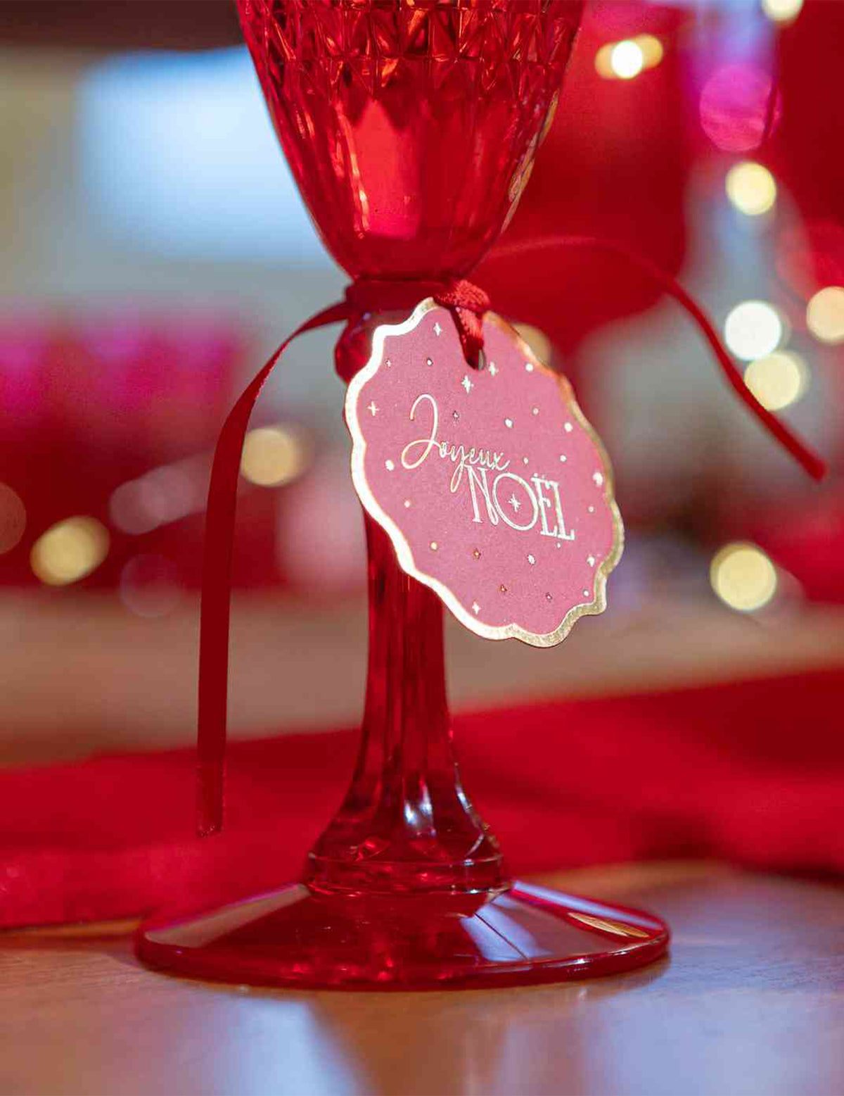 8 étiquettes Joyeux Noël L'Intemporel rouge et or 4,5 cm