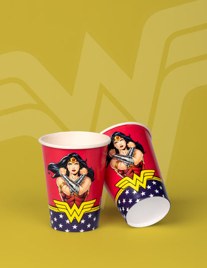 Détail de l'illustration des 8 gobelets en carton Wonder Woman