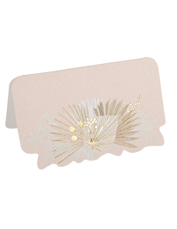 Marque-places boho pour fête blush et or avec plumes blanches