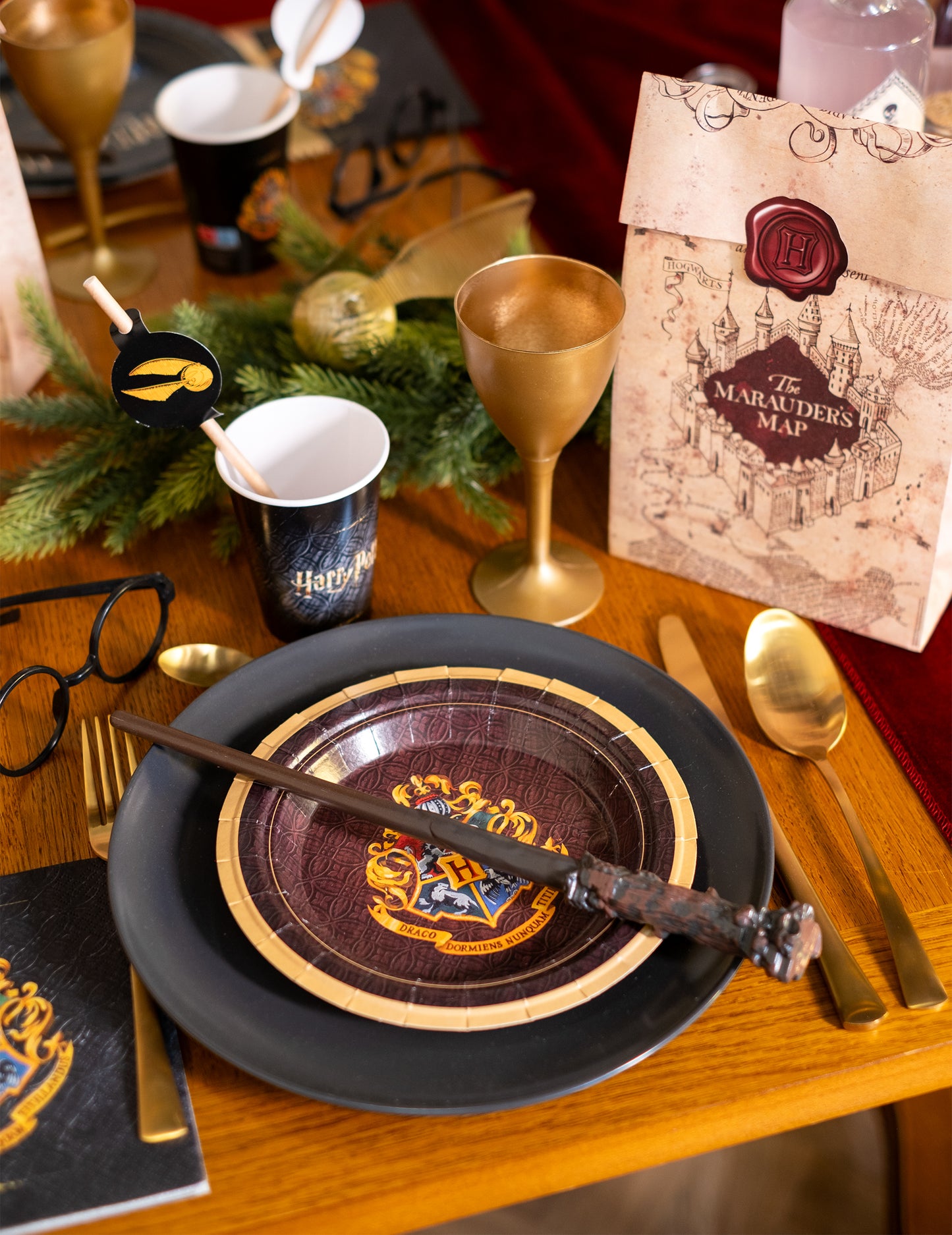 8 kis kartondalapi tányér Harry Potter 18 cm