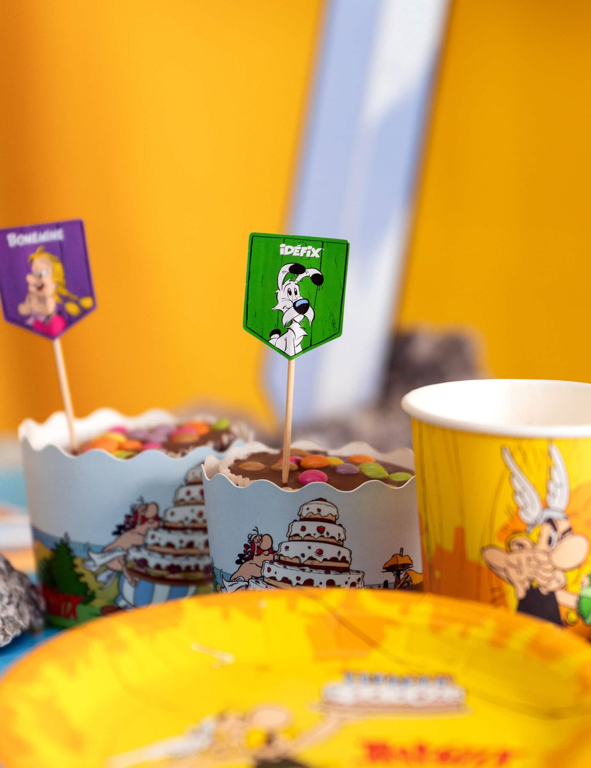 Mise en situation des personnages Idéfix et Bonemine du Pics à cupcakes Astérix