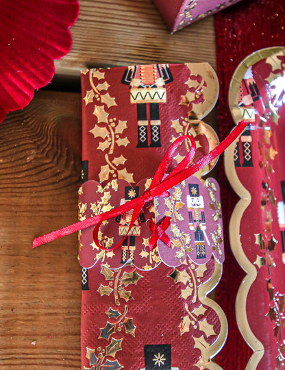 8 db diótörő szalvétagyűrű piros szatén szalaggal