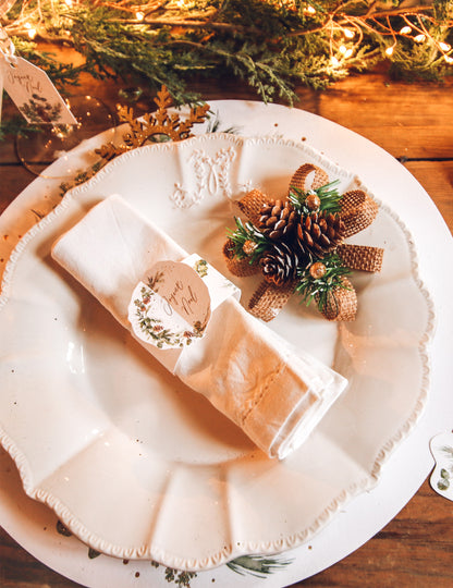 8 db Boldog Karácsonyt Elvarázsolt Erdő szalvétagyűrű, fehér és arany színben