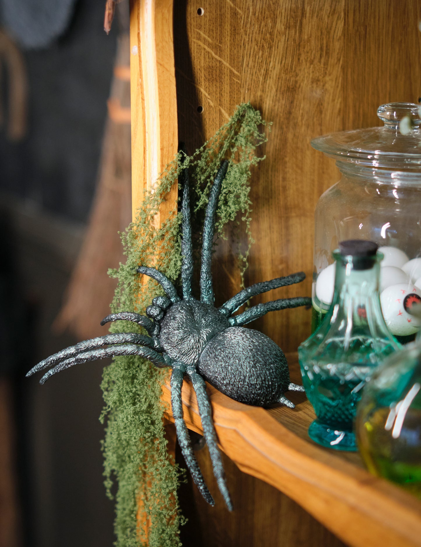 Irizáló zöld műanyag pók 23 cm