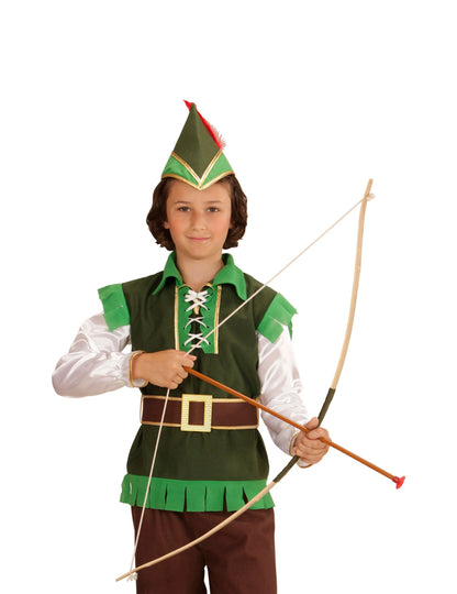 Mise en situation par un enfant de l'arc avec étui et fléchettes