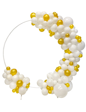 Arche ronde de fête pour décoration blanche avec ballons blancs et dorés