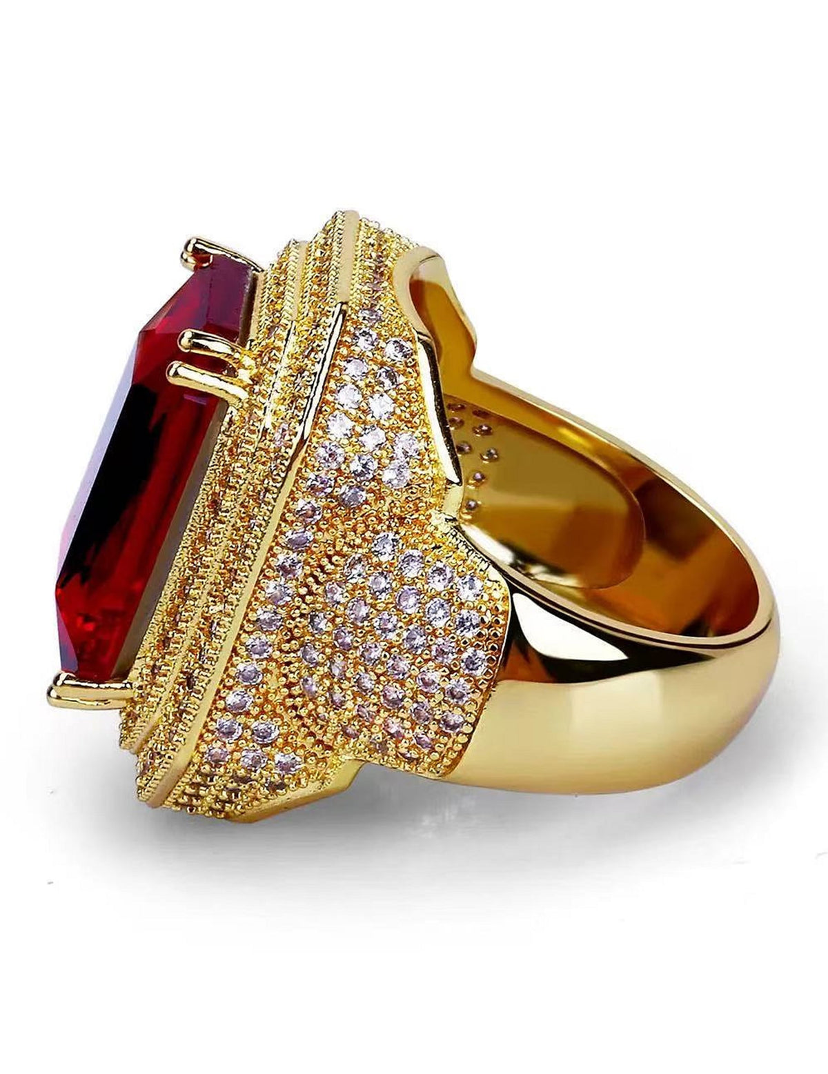 Vue de profil du sertissage et de la pierre de la bague de Saint-Nicolas luxe pour adulte