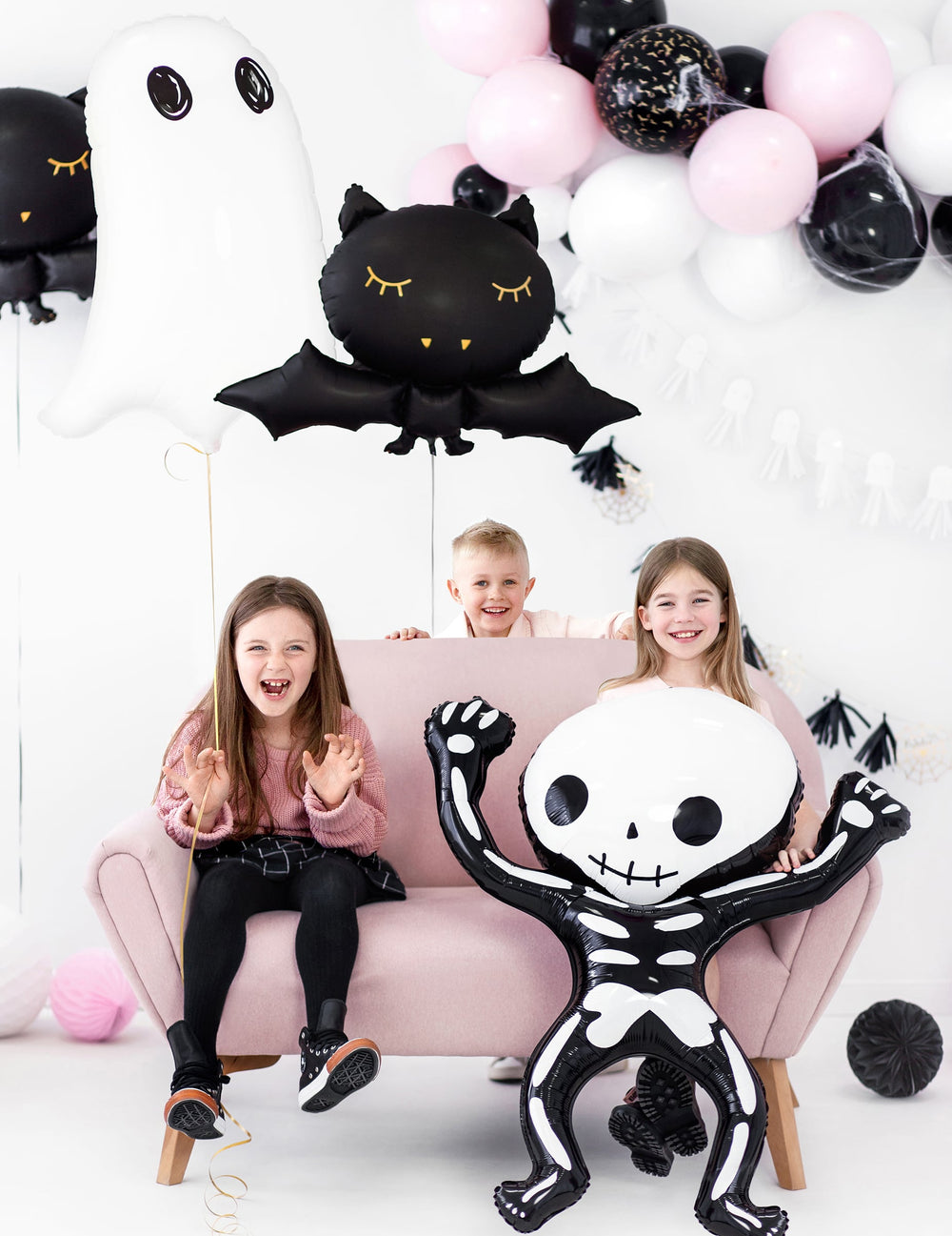 Mise en situation avec enfants du ballon aluminium chauve-souris