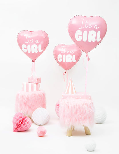 Mise en scène de fête du ballon aluminium cœur it's a girl pour baby shower