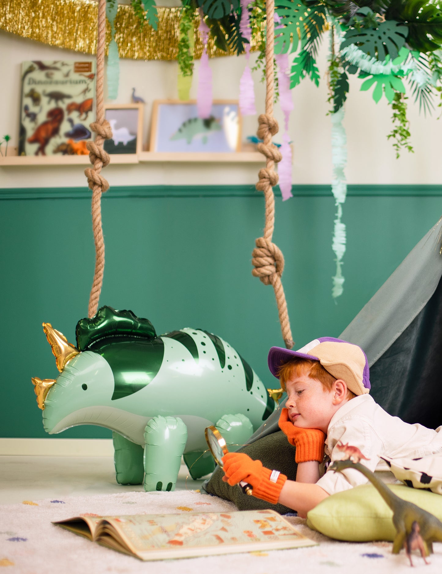 Triceratops dinoszaurusz fólia lufi 93 x 49 cm zöld és arany