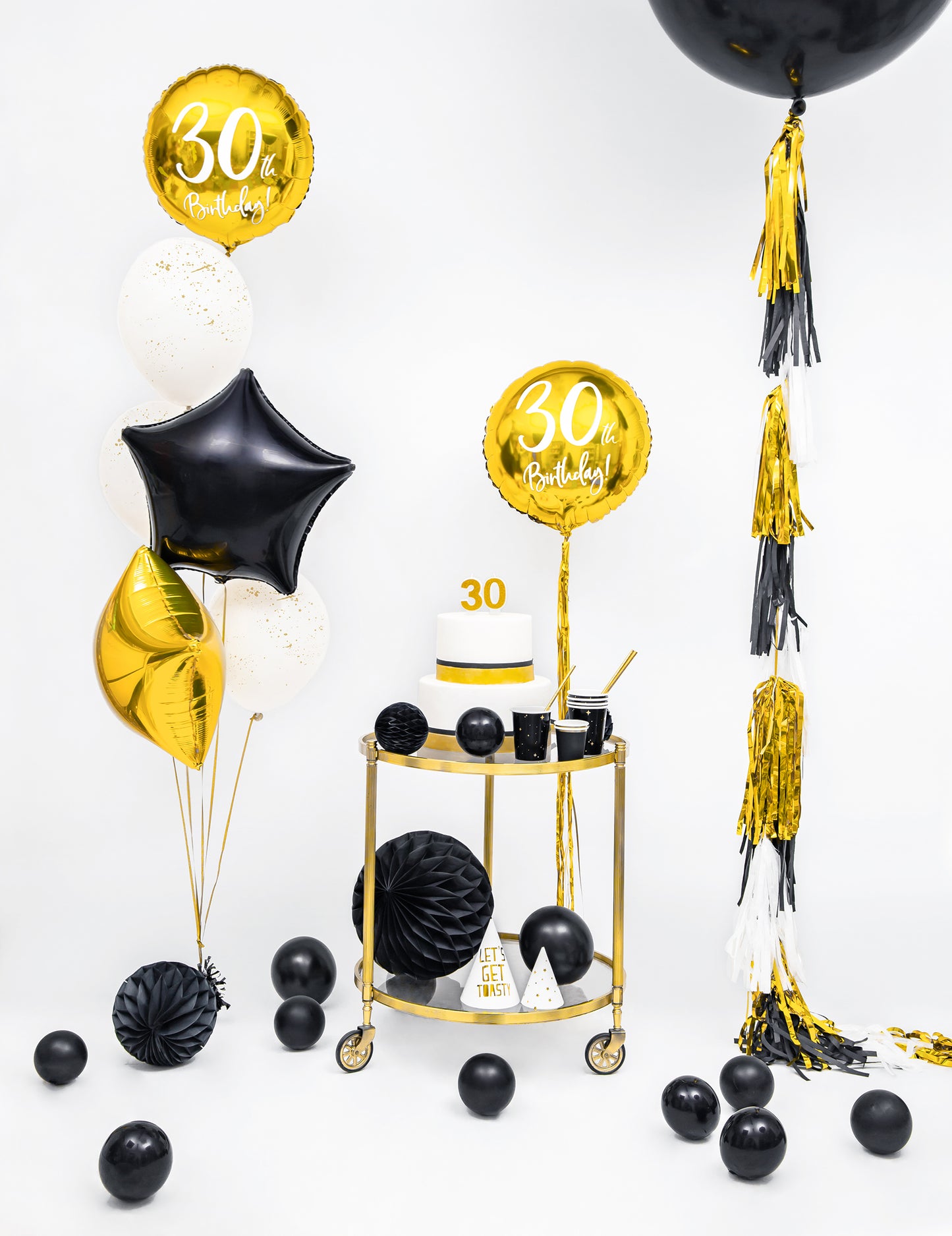 Mise en scène de décoration d'anniversaire 30 ans du ballon aluminium étoile dorée