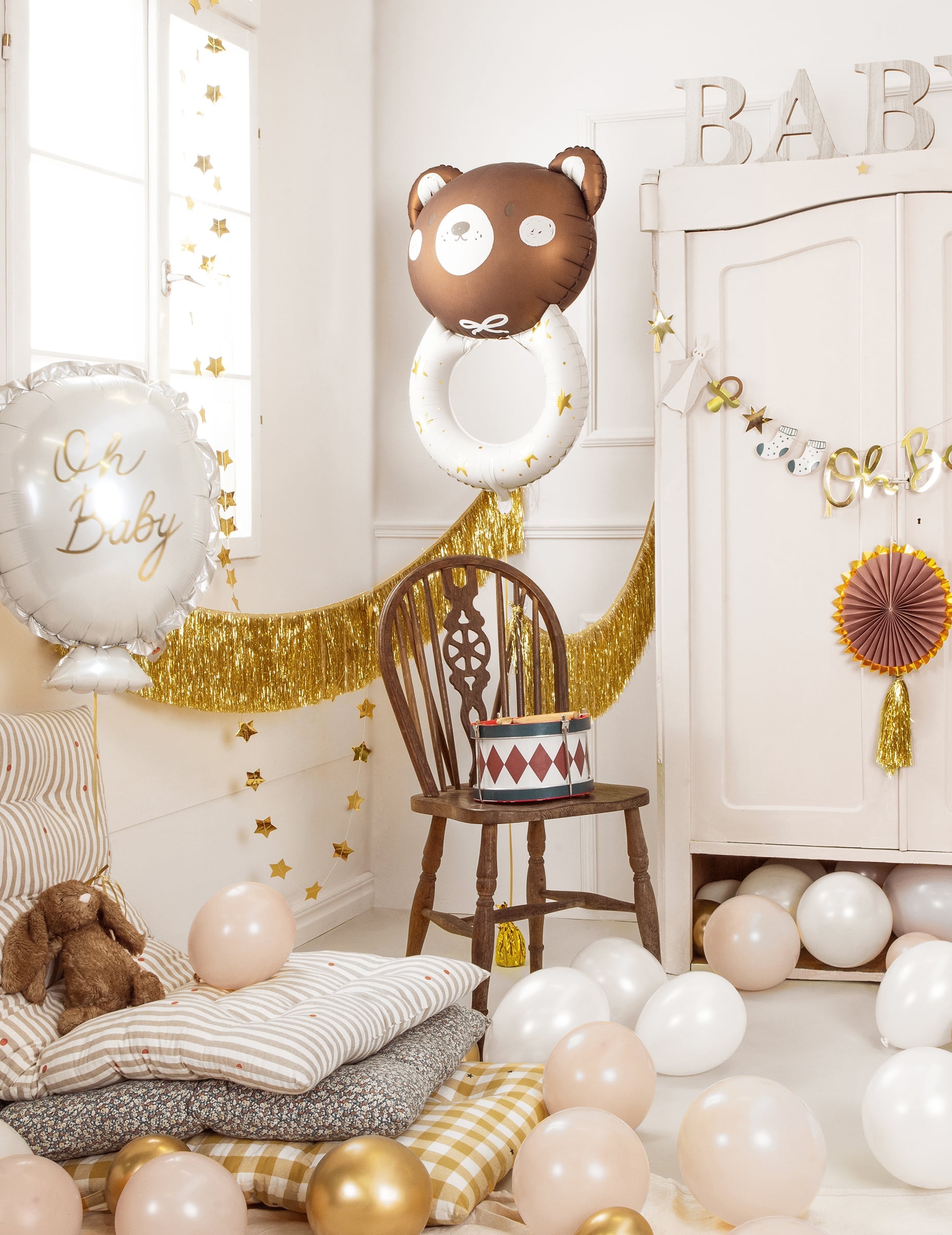 Mise en scène décorative du ballon aluminium hochet petit ours