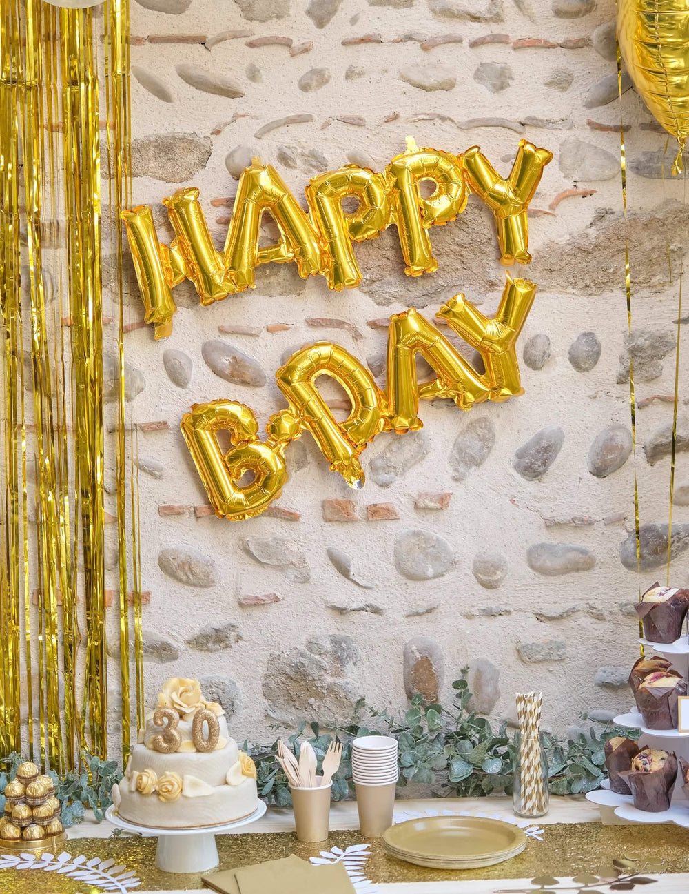 Happy Birthday feliratú alumínium lufi elhelyezése