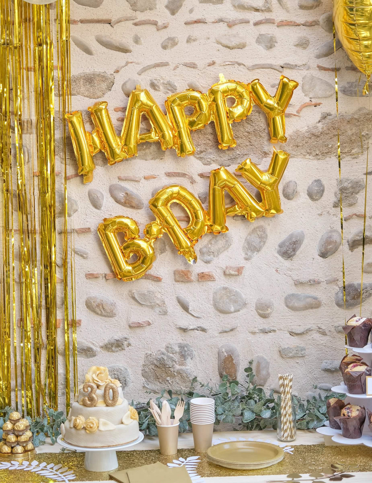 Happy Birthday feliratú alumínium lufi elhelyezése