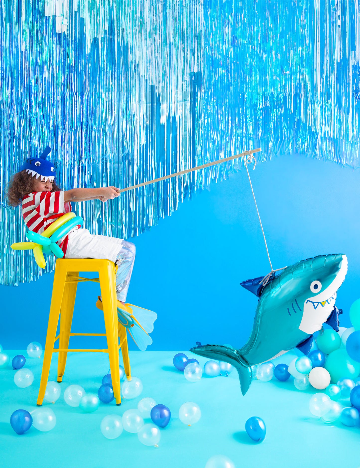 Ballon aluminium requin pour anniversaire océan bleu et blanc