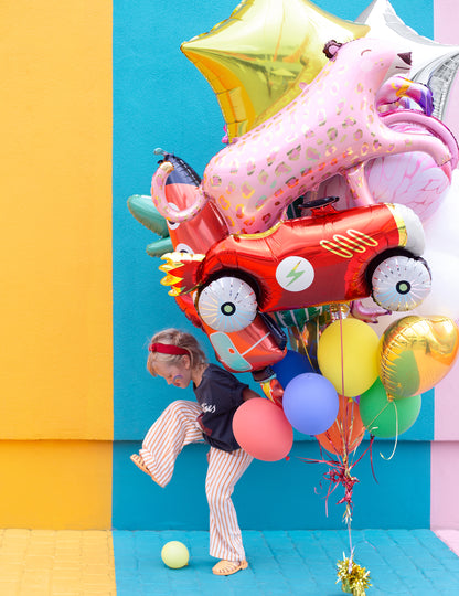 Piros versenyautó alumínium golyó 111 x 63 cm