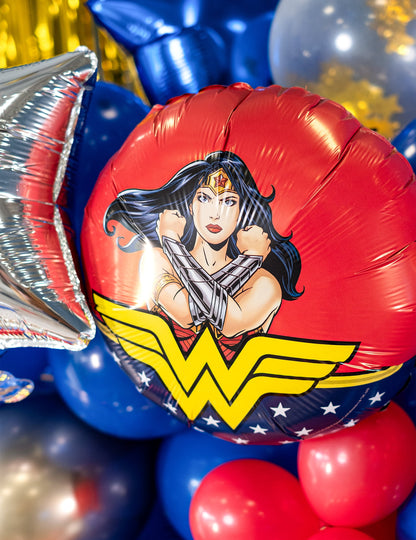 Détail de l'imprimé du ballon aluminium Wonder Woman