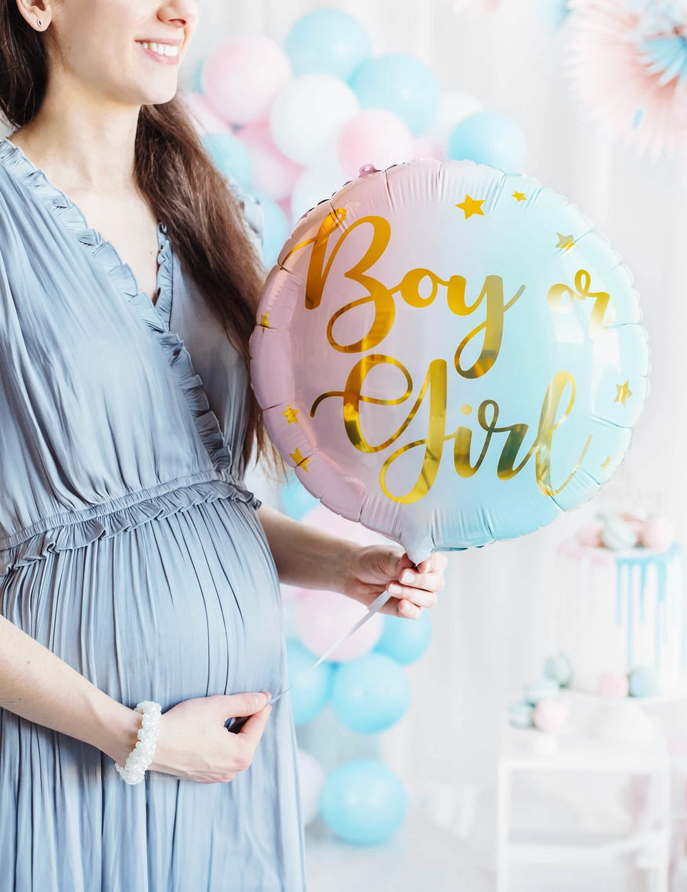 Szituáció egy várandós nővel, alumínium ballon boy or girl a gender revealhez